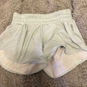 LULULEMON TRACKER LOW RISE SHORT 4”